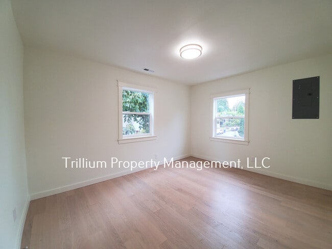 Building Photo - 3041 SE Salmon St