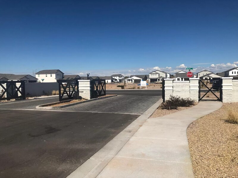 Building Photo - 640 E Vail Ln