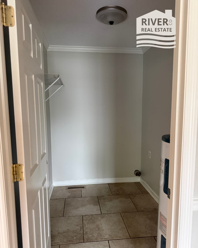 Building Photo - 2370 Roberts Ln