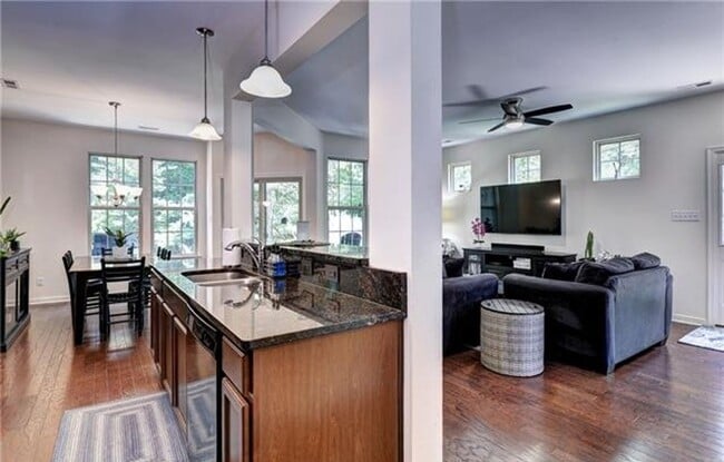 Building Photo - 3 bedroom/2.5 bathroom - Weatherly At Whit...