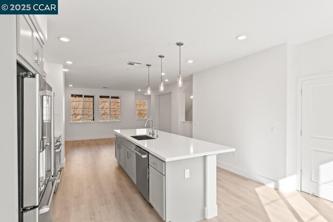Building Photo - 725 Delve Ct