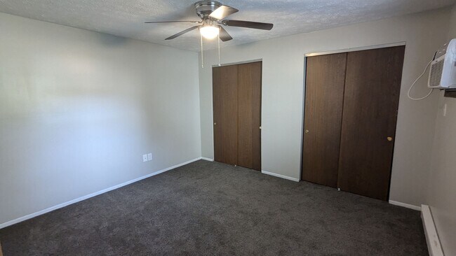 Building Photo - MN Cedar Village (809)