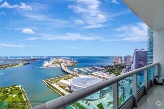 Building Photo - 900 Biscayne Blvd