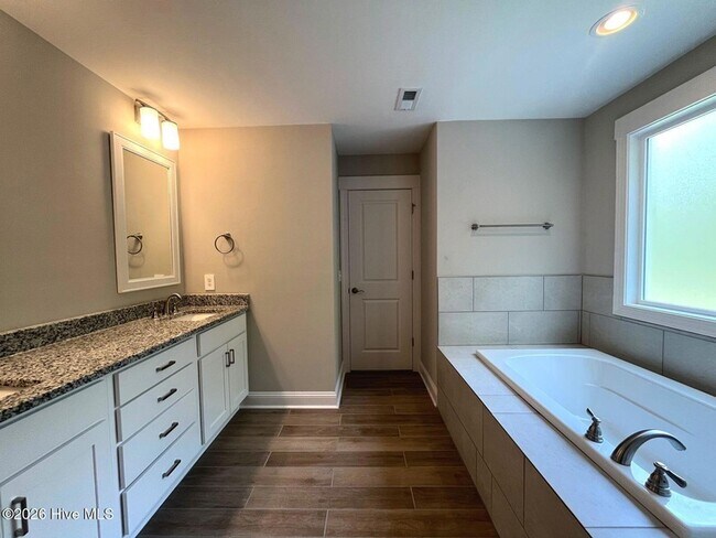 Building Photo - 404 Endicott Ct