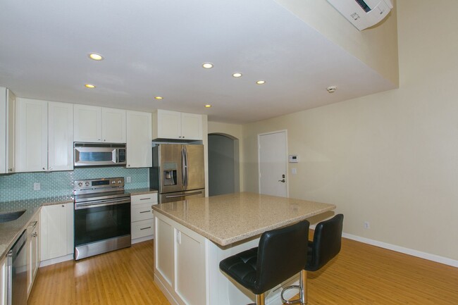 Building Photo - BACK ON MARKET**Single level spacious home...
