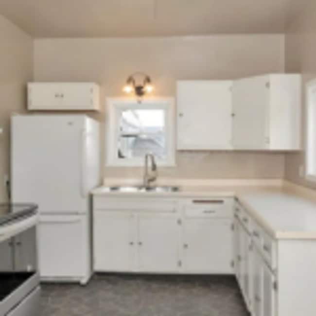 Building Photo - 319 N 22nd Ave W