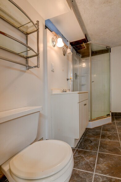 Building Photo - 71 Carmer Ave