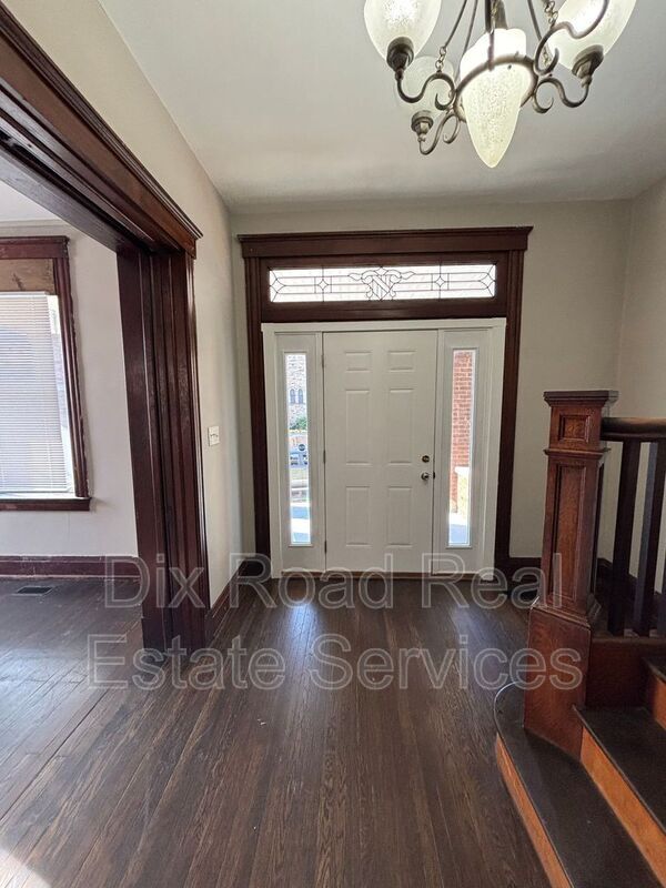 Building Photo - 810 Sunset Ave