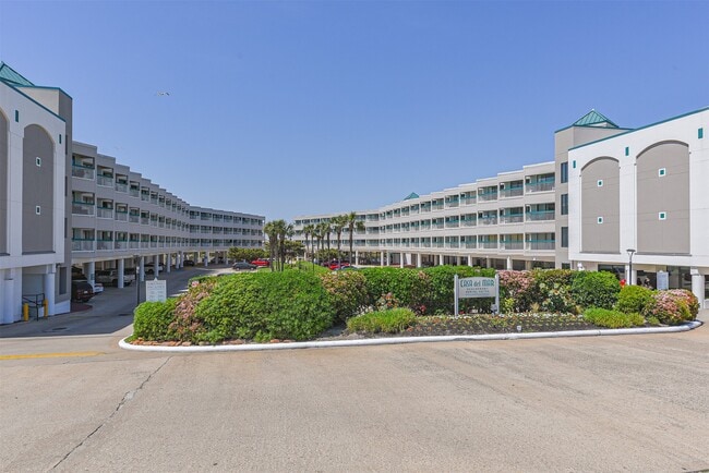 Building Photo - 6102 Seawall Blvd