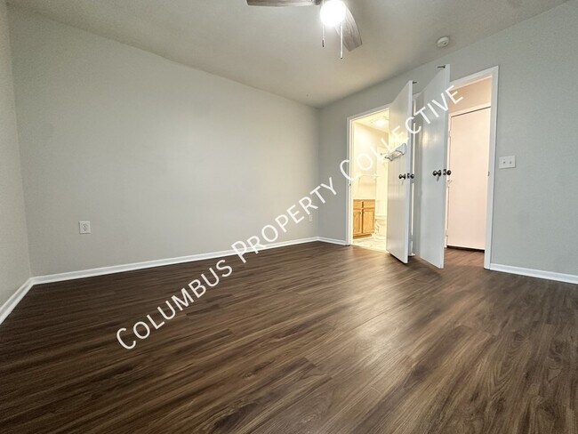 Building Photo - 906 S Spring Rd