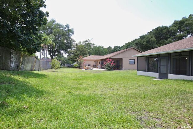 Building Photo - Cozy 3/2 Split Floorplan Home with a Spaci...