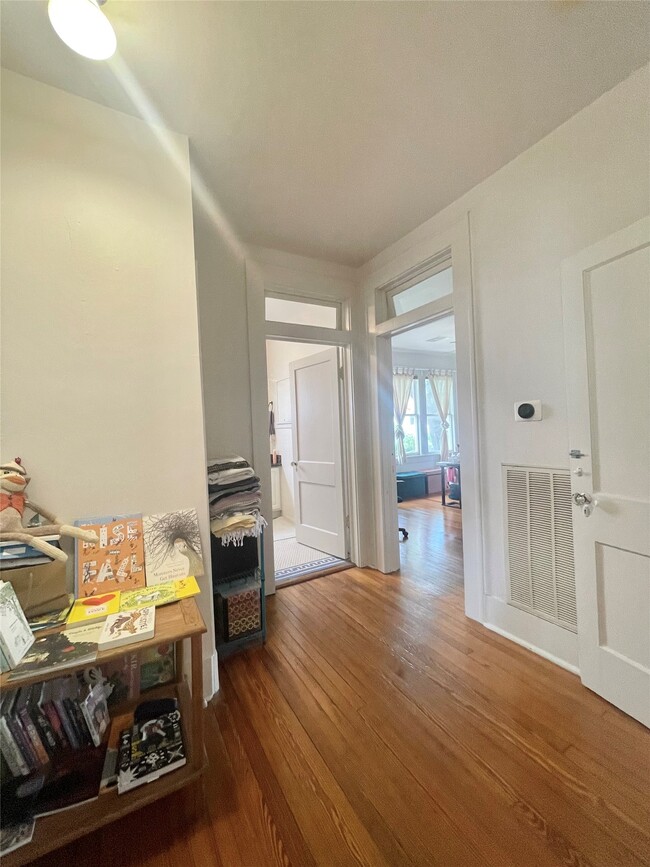 Building Photo - 418 Branard St