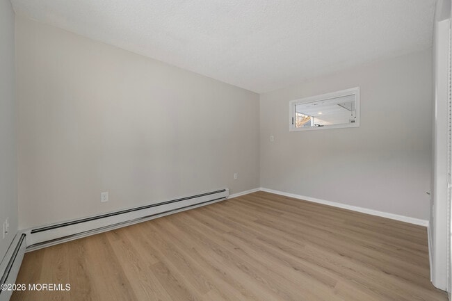 Building Photo - 261 Oak Ave