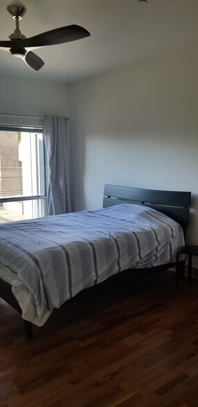 Building Photo - 1550 E Royall Pl