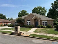 Building Photo - 100 Gray Run Dr