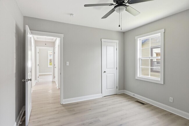 Building Photo - 2406 Kirby Ave