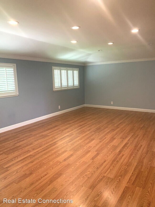 Building Photo - 6 br, 2.5 bath House - 2619 Neves Ct.