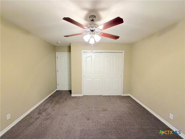 Building Photo - 849 Scenic Hills Dr