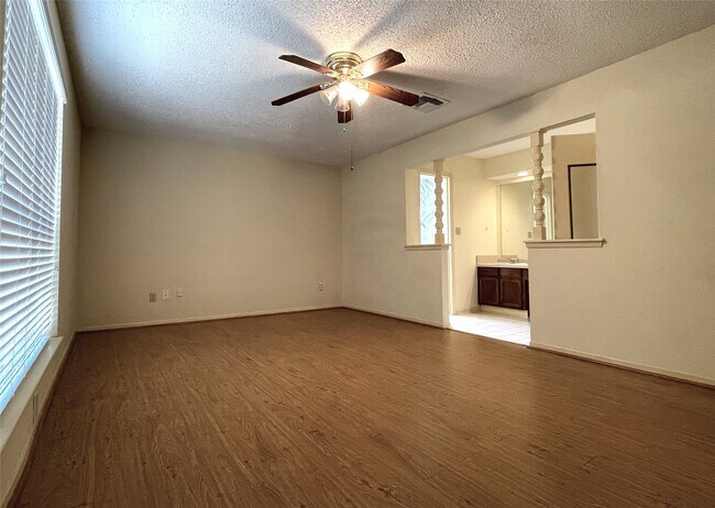 Building Photo - 6203 Gladewell Dr