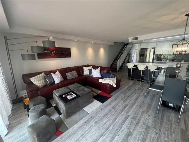 Building Photo - 211 NW 45th Ave