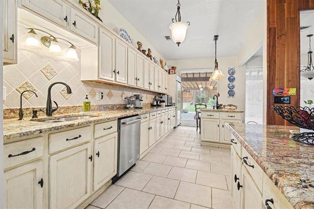 Building Photo - 14140 Hillcrest Rd