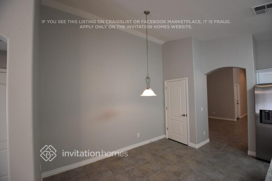 Building Photo - 3271 W Five Mile Peak Dr