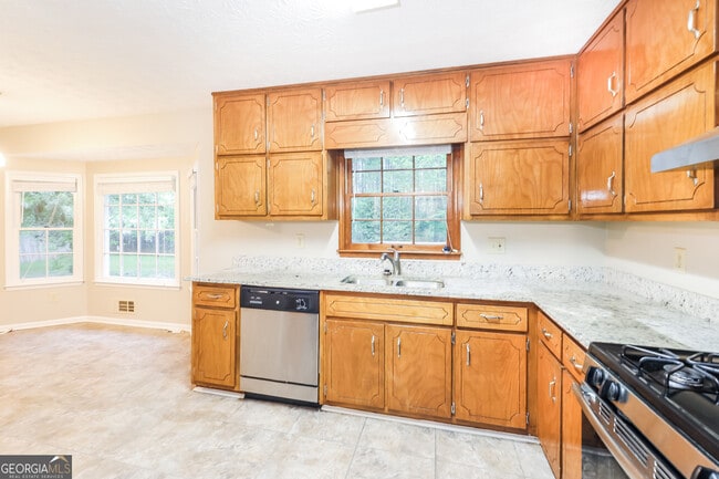 Building Photo - 145 Cowan Dr