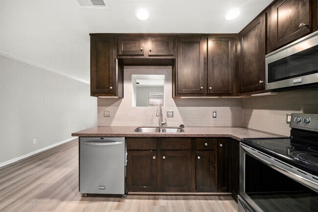 Building Photo - 1601 S Shepherd Dr