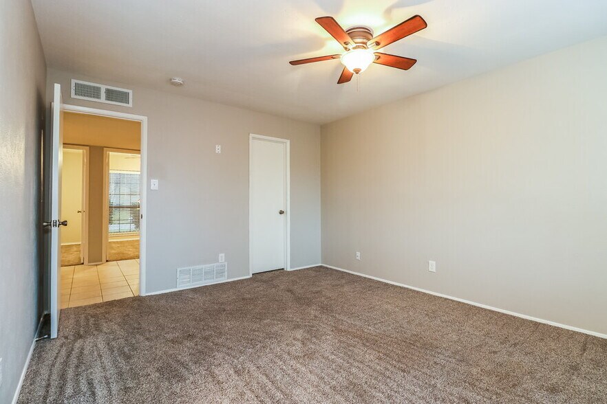 Building Photo - 6615 Springfield Dr
