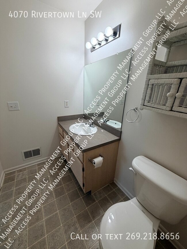 Building Photo - 4070 Rivertown Ln SW