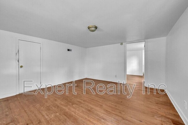 Building Photo - 1245 Waverly St