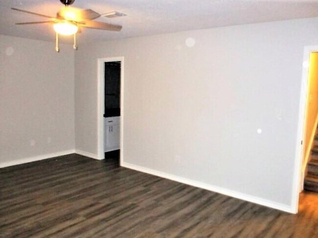Building Photo - 16130 Speyburn Ct