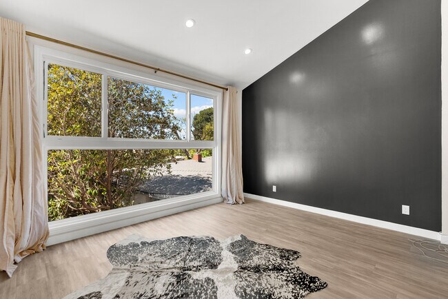 Building Photo - 17812 Parthenia St