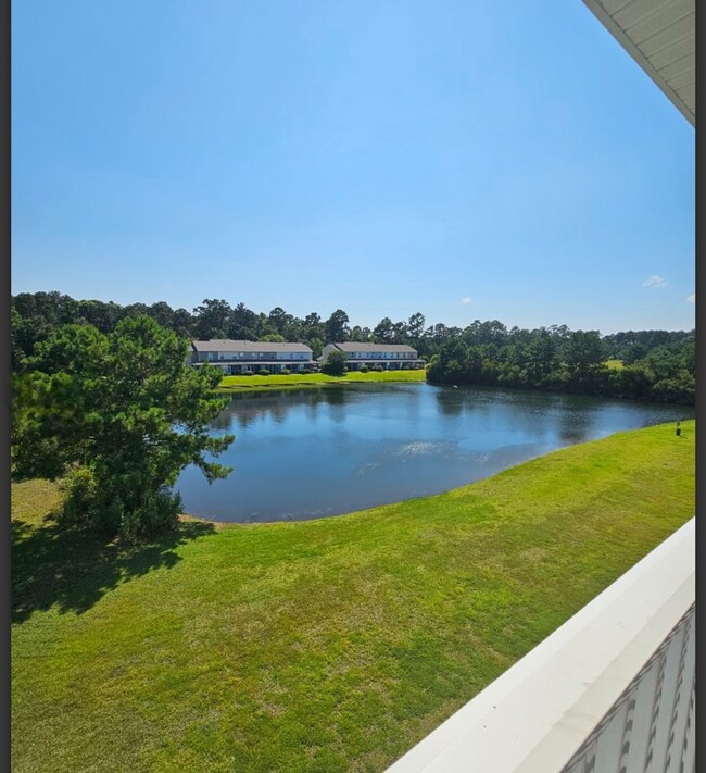 Building Photo - Spacious 3 Bed, 2 Bath Condo in Kiskadee Park