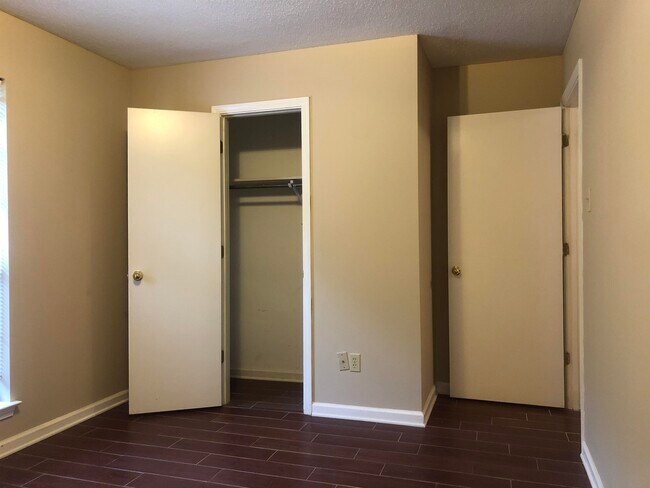 Building Photo - 6813 Maury Dr