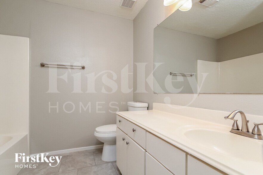 Building Photo - 947 Leadenhall Cir