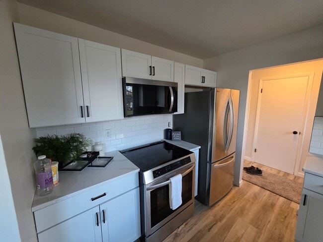 Building Photo - 4 bedroom Rental in Bettendorf