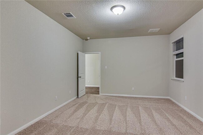 Building Photo - 309 Naset Dr