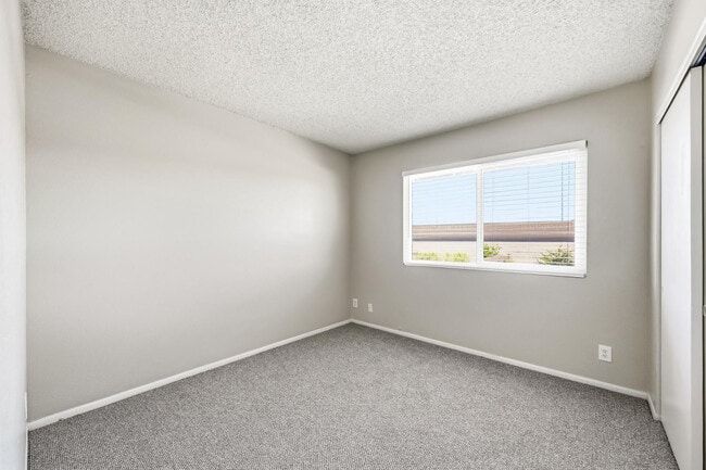 Building Photo - 1814 W Village Way