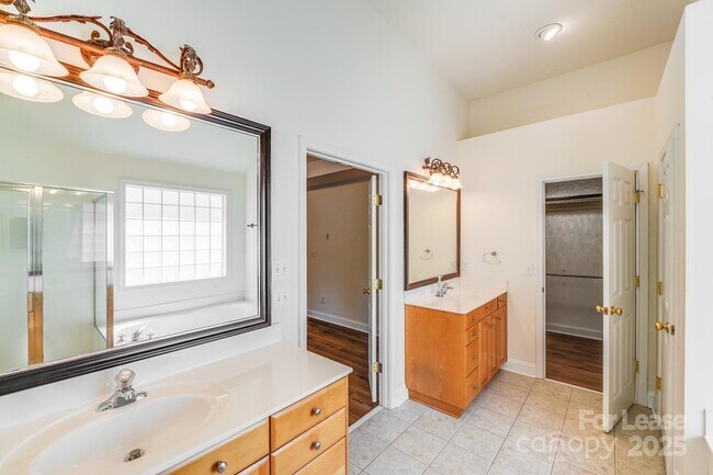 Building Photo - 10243 Squires Way