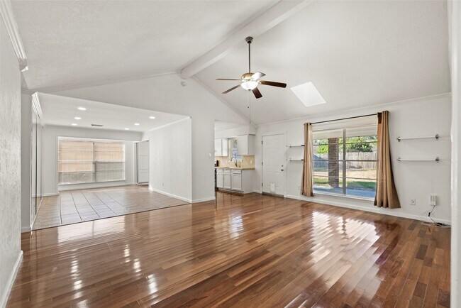 Building Photo - 8818 Edgemoor Dr