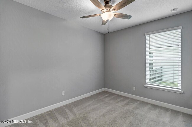 Building Photo - 588 Vista Lake Cir