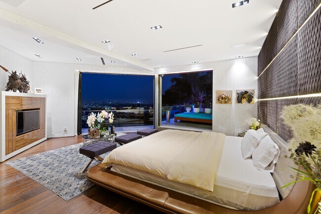 Building Photo - 8356 Sunset View Dr