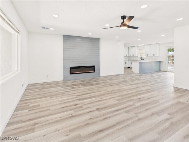 Building Photo - 5610 N Linda St