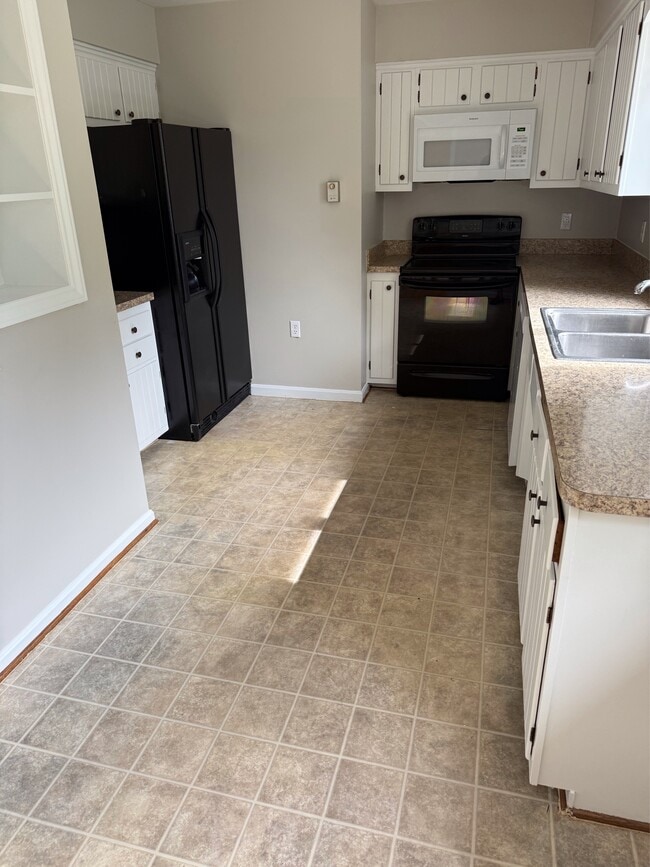 Building Photo - 413 Briarmont Dr