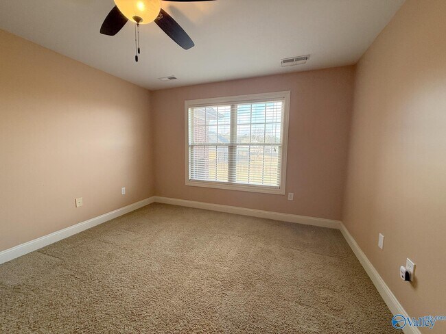 Building Photo - 118 Crystal Lake Dr