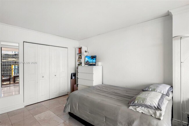 Building Photo - 1915 Brickell Ave