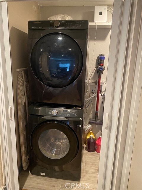 Building Photo - 1307 W 9th St