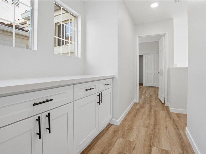 Building Photo - 356 Carrione Ct