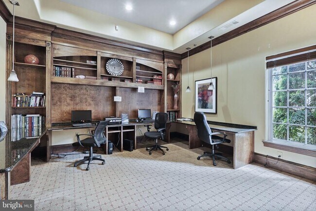 Building Photo - 12925 Centre Park Cir